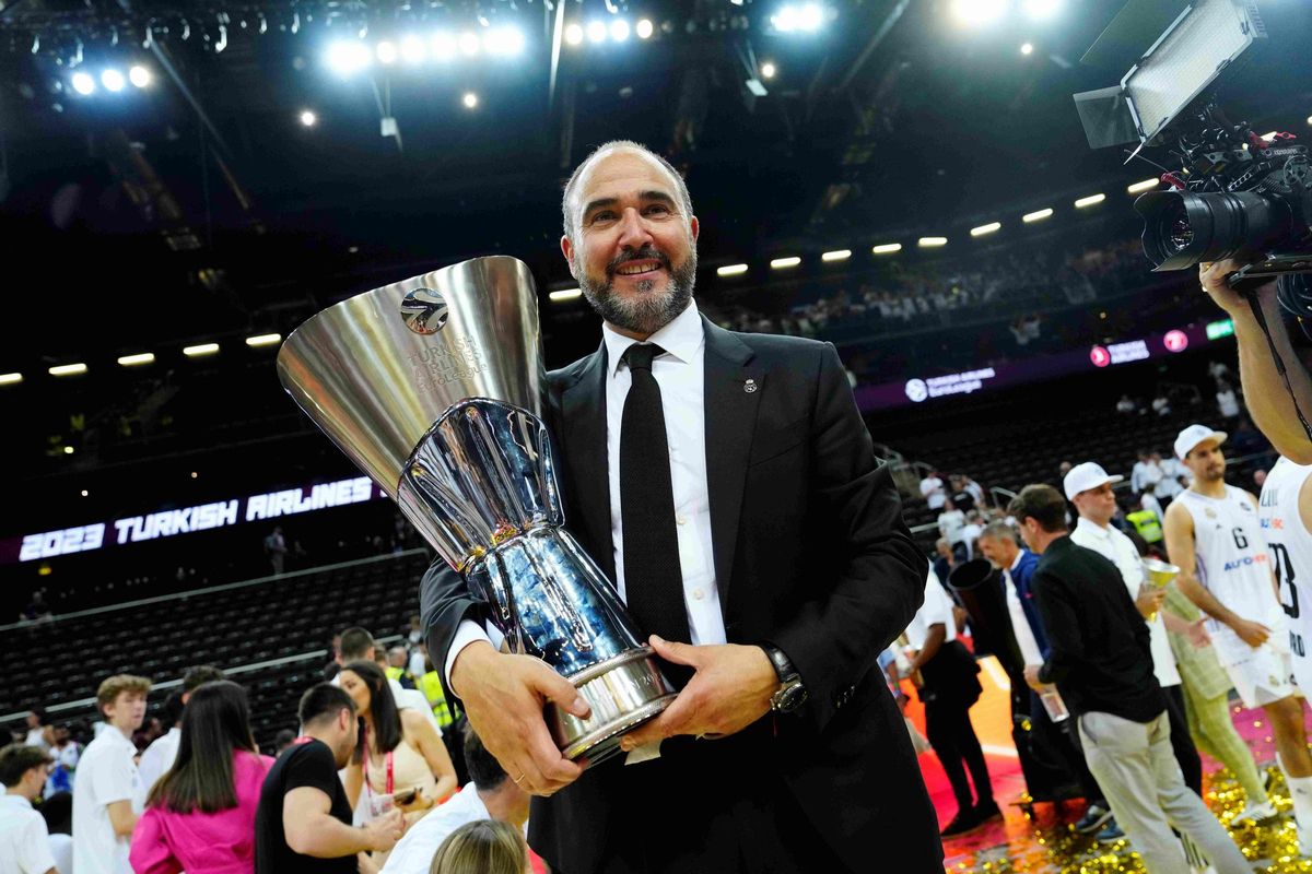 Nor the six titles achieved with the team, the last, the Endesa League, have saved the position of the Madrid coach