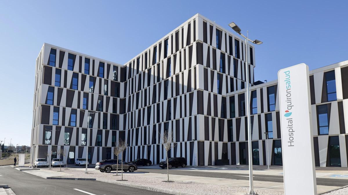 Exterior del nuevo hospital Quirón, situado en la avenida Gómez Laguna de Zaragoza.