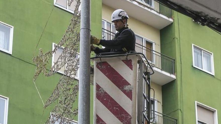 Comienza la instalación de las luces de navidad