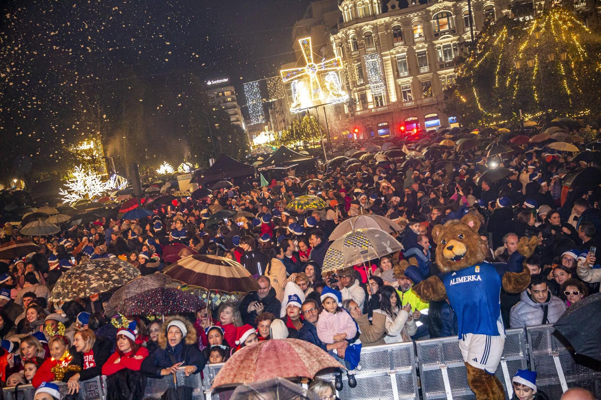 EN IMÁGENES: Así fue el encendido de la iluminación navideña en Oviedo