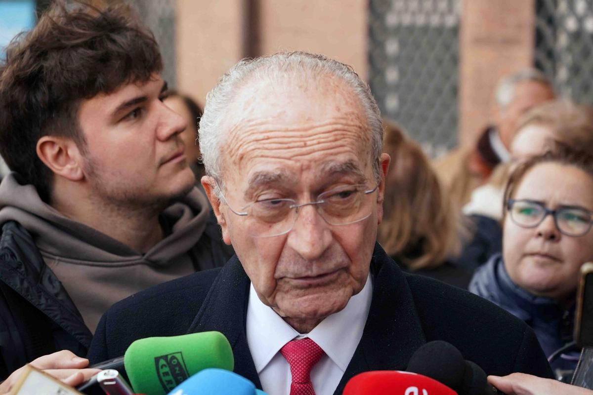 Homenaje a Manuel José García Caparrós en el aniversario de su muerte, el 4 de diciembre de 1977, a cargo de sus hermanas