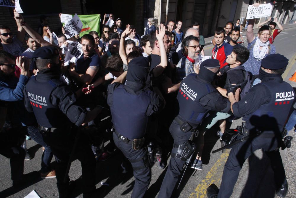 Concentració de suport al jove detingut que va tallar les vies del TAV