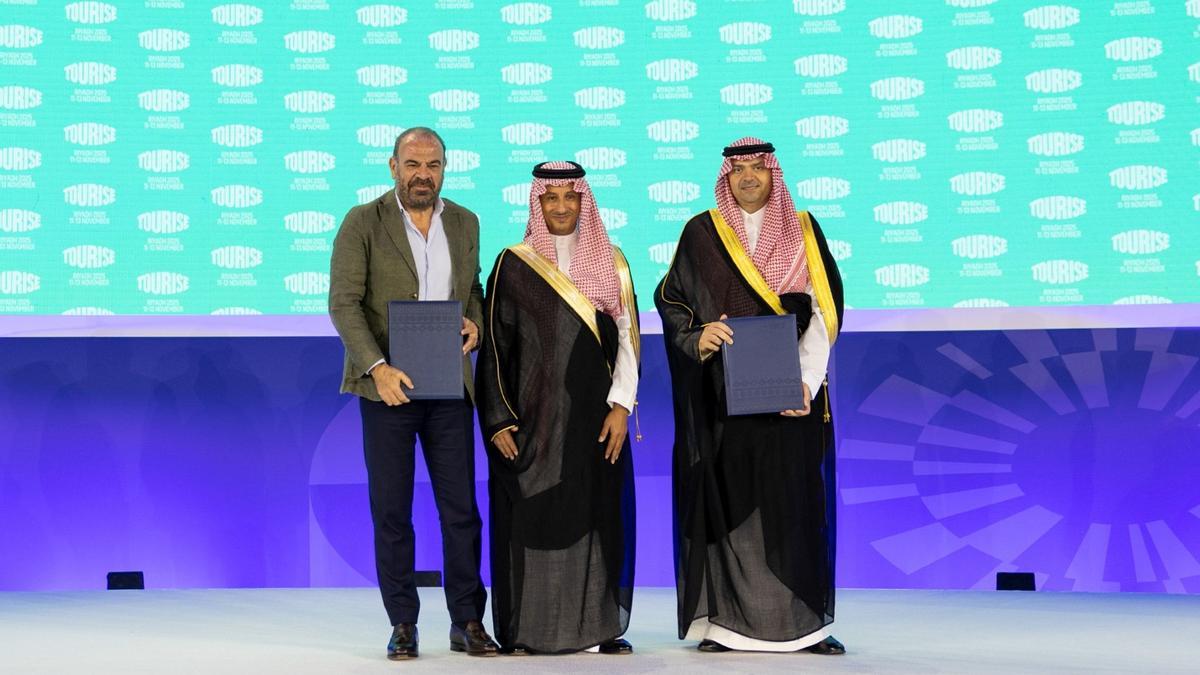 Gabriel Escarrer, y a la derecha, Qusai Al-Fakhri, consejero delegado del Fondo de Desarrollo Turístico (TDF).