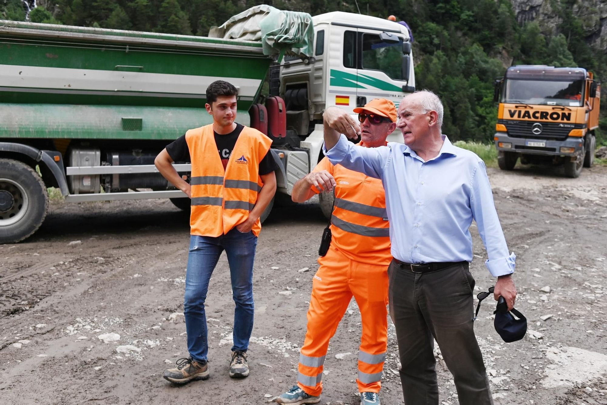 En imágenes | La DGA evacua a las personas aisladas en el Balneario de Panticosa y continúa trabajando en el arreglo de la carretera
