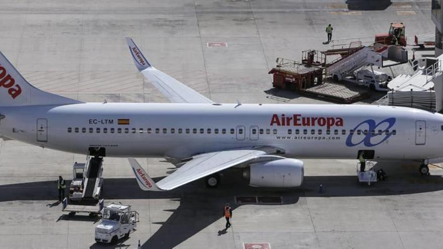 Un avión de Air Europa, en las pistas del aeropuerto de Son Sant Joan.