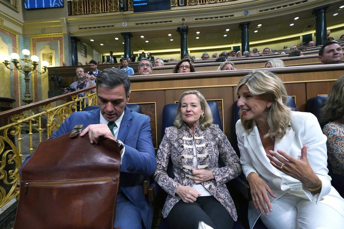 El PSOE i Sumar ja exploren el repartiment de ministeris Díaz reclama quatre carteres, entre les quals Sanitat
