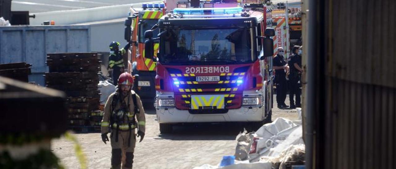 Hasta el lugar se desplazaron Bombeiros, Emerxencias Vilagarcía, 061, Policía Local y Nacional. | // NOÉ PARGA