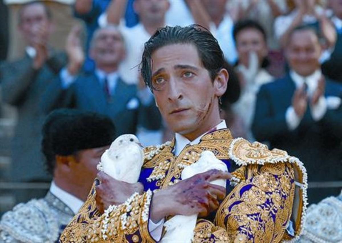 L’actor nord-americà Adrien Brody, en un fotograma de la pel·lícula ’Manolete’.