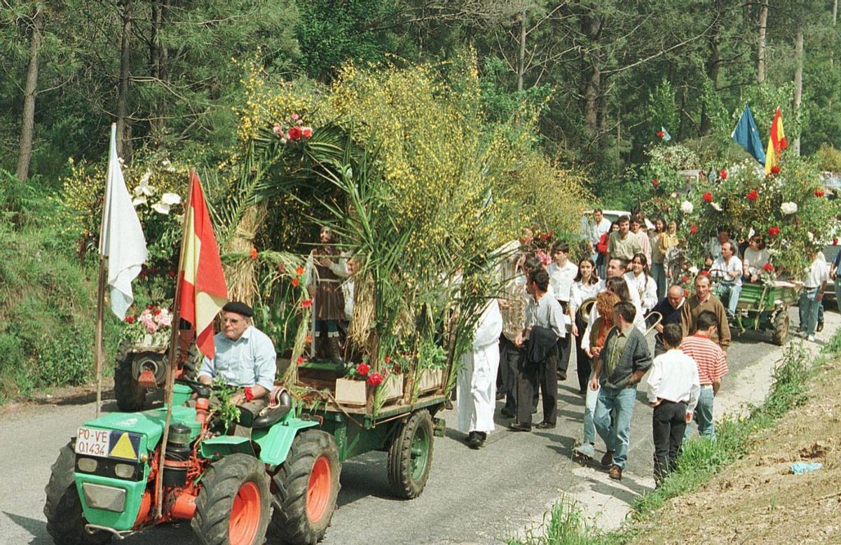Procesión de San Isidro Labrador en la parroquia de Zamáns a principios de losaños 2000.   | // RICARDO GROBAS