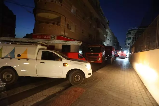 Incendio de generadores y corte de luz por una avería en el barrio de Carolinas en Alicante
