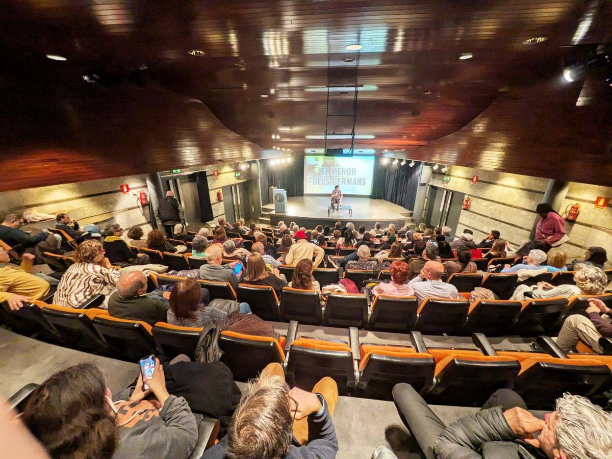 La projecció del documental es va dur a terme a l'Auditori de la Plana de l'Om