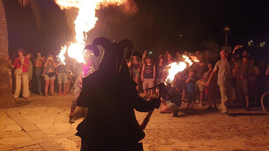 Die Feuerteufel erobern den Parc de la Mar von Palma de Mallorca