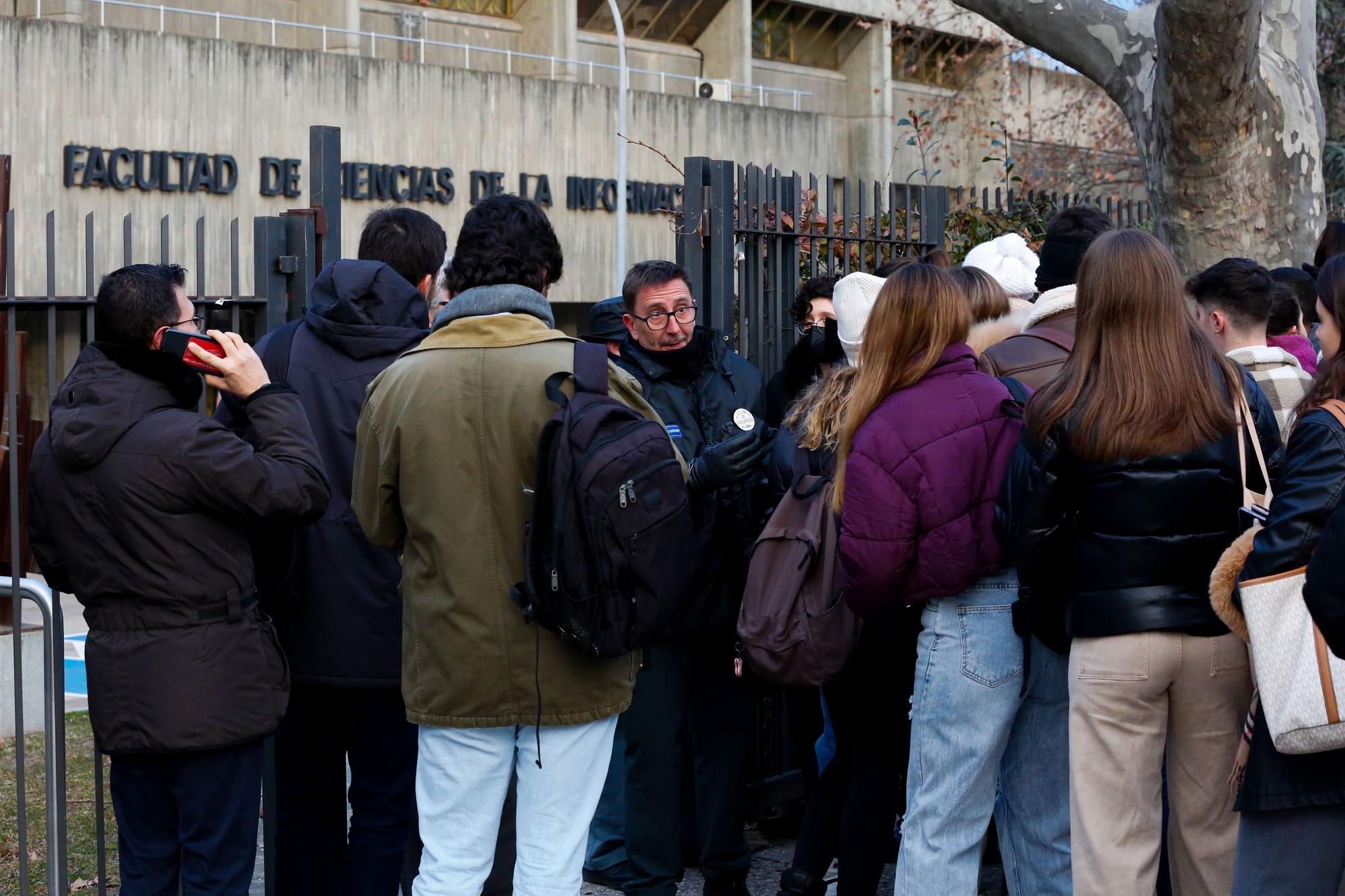 Ayuso, nombrada alumna ilustre de la UCM entre medidas de seguridad