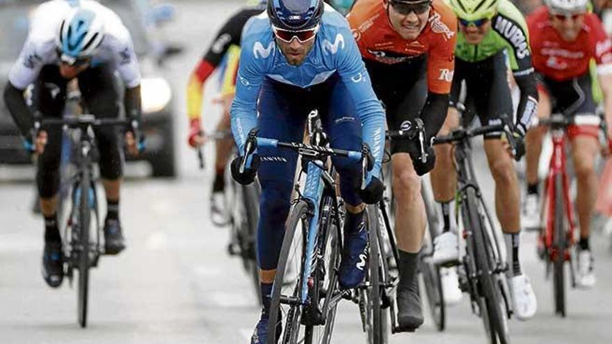 Alejandro Valverde en su entrada en meta ocupando la cuarta posición.