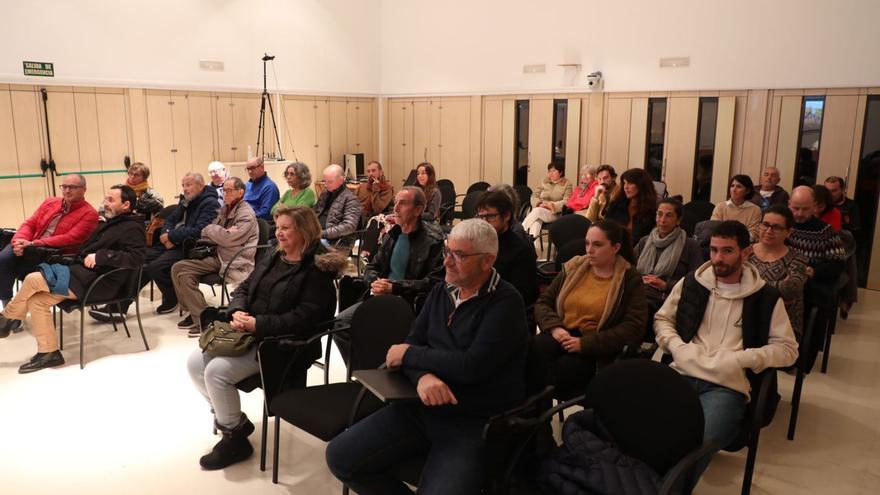 Asistentes al Consell d’Entitats celebrado anoche en Formentera. | C.C.