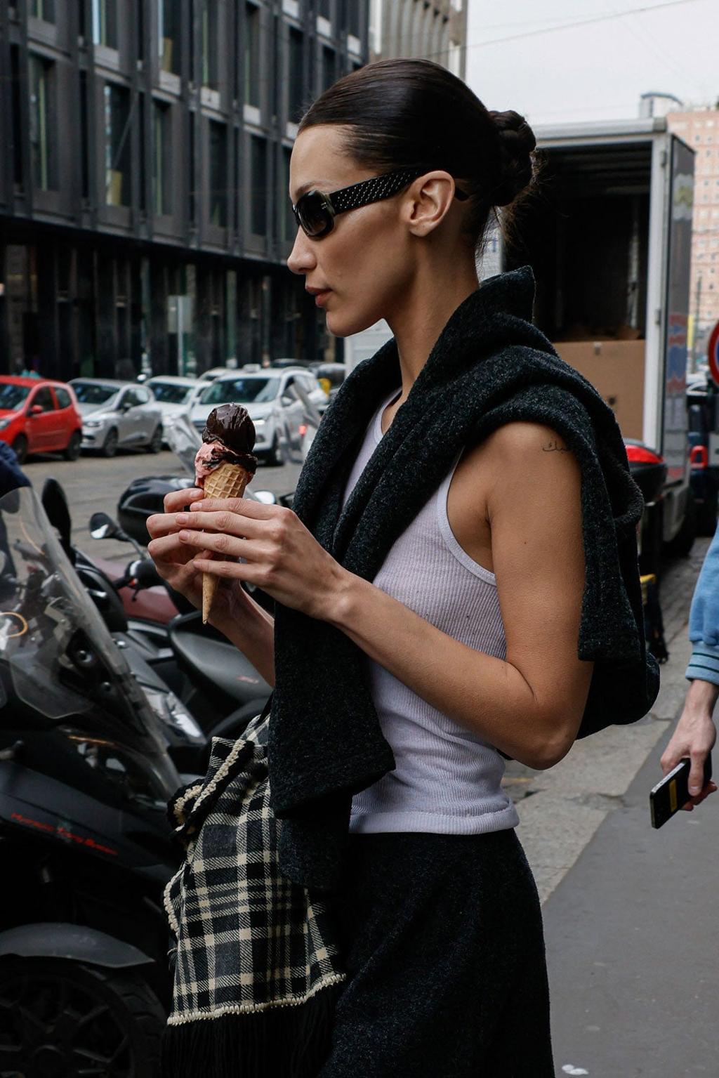 Bella Hadid con clean look