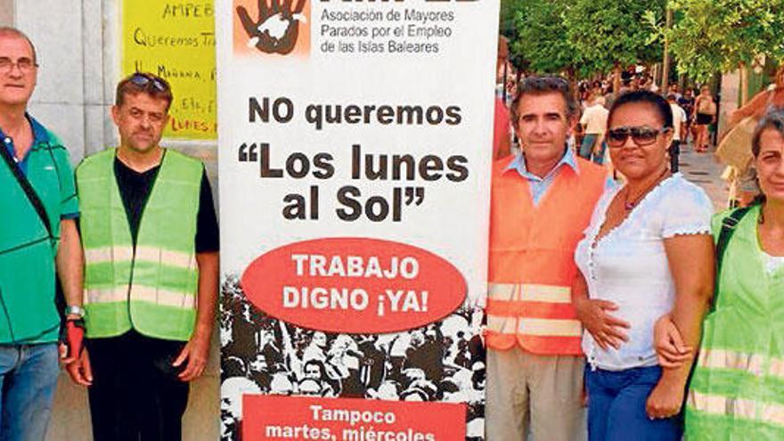 Mesa informativa de AMPEB durante la campaña.