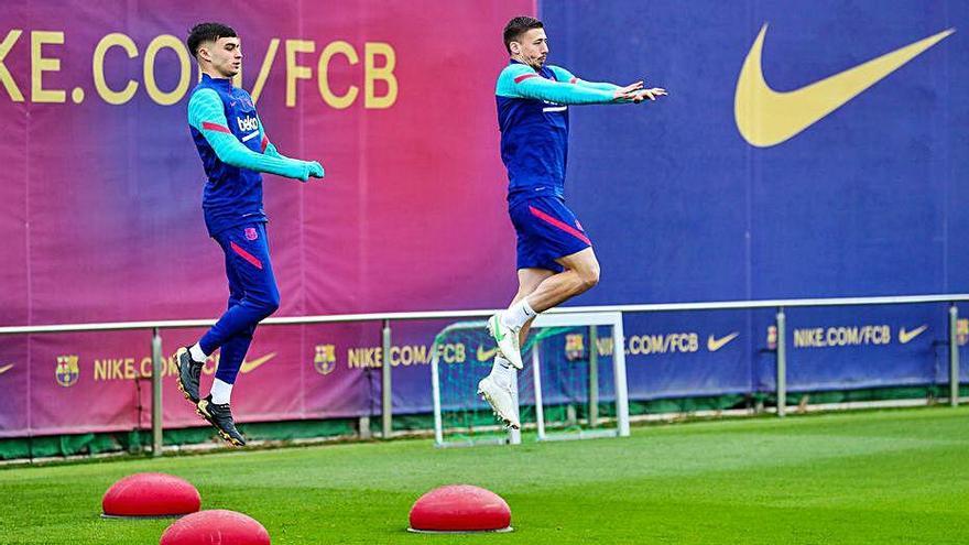 Pedri i Lenglet realitzant una sessió d&#039;entrenament.