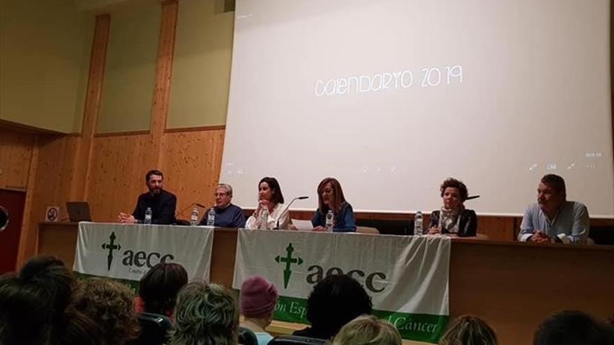 El calendario solidario a favor de la AECC llega a su cuarta edición