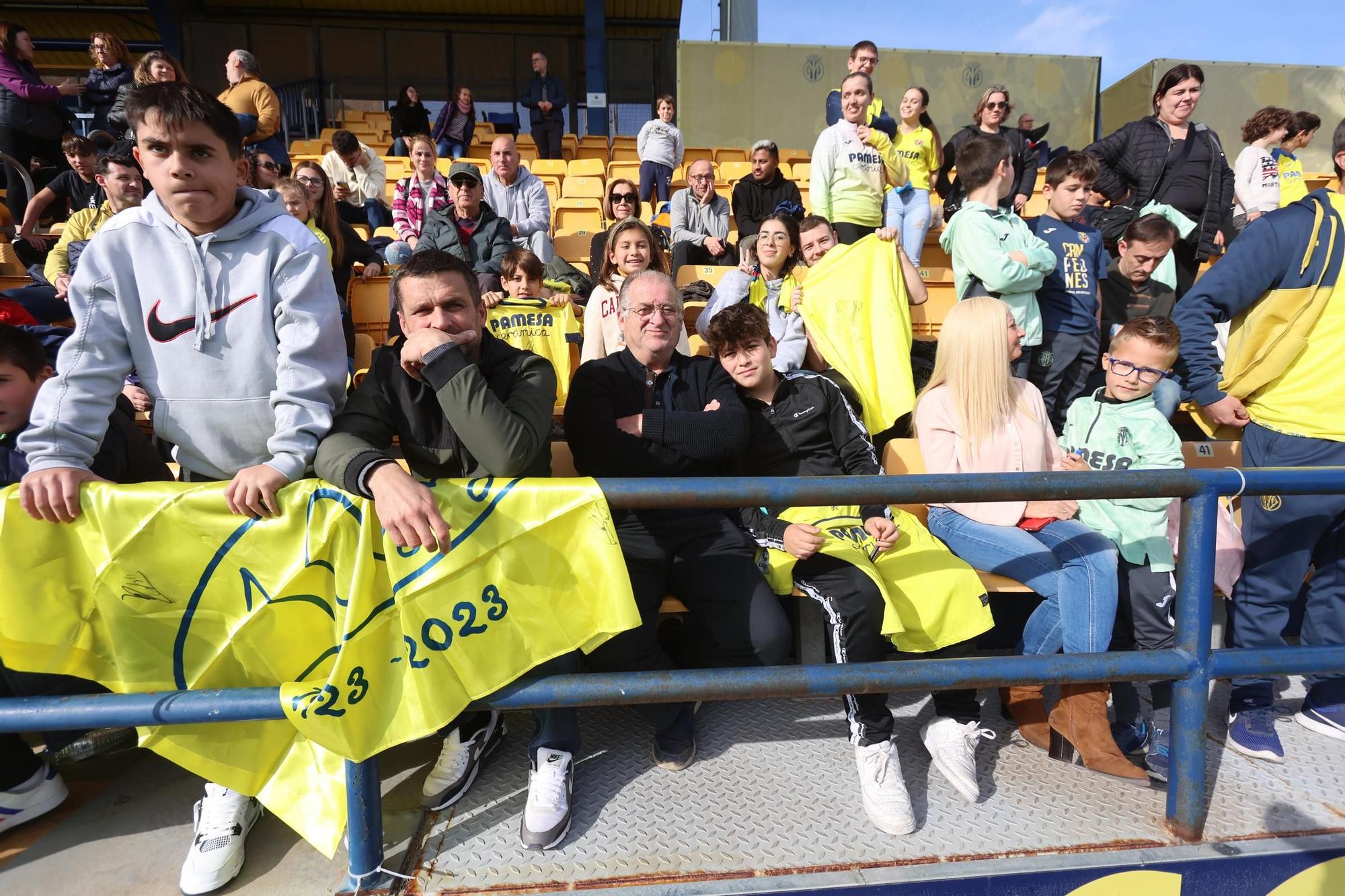 Así ha sido el entrenamiento navideño del Villarreal a puerta abiertas