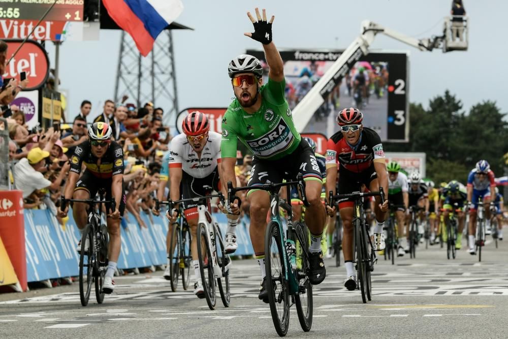 El ciclista eslovaco Peter Sagan (Bora-Hansgrohe) se ha impuesto este viernes en la decimotercera etapa del Tour de Francia, disputada entre Bourg d''Oisans y Valence sobre 169,5 kilómetros.