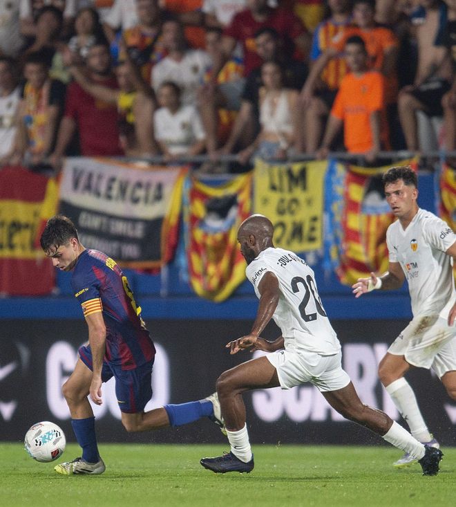 El Barcelona enlluerna el València en una capsa de sabates