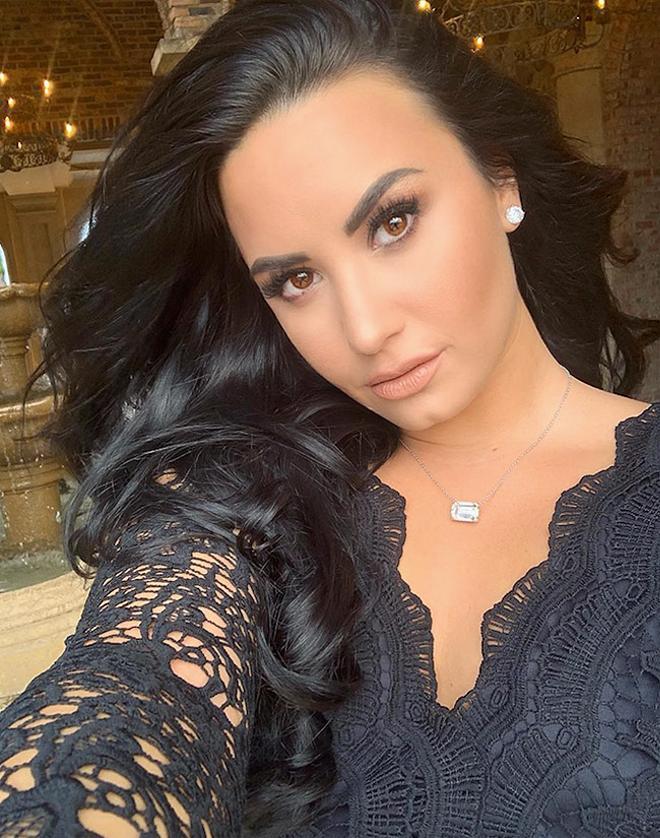 Demi Lovato posa para un selfie