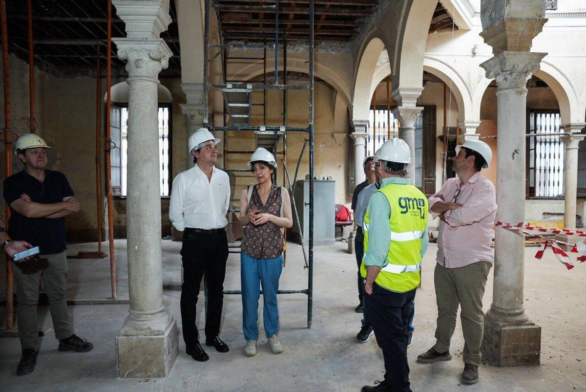 Obras de rehabilitación del edificio de la antigua Real Academia de Córdoba en la calle Ambrosio de Morales