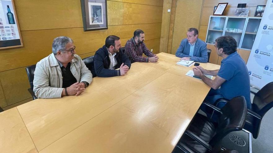 Mieres salva sobre la bocina la campaña ganadera: el Principado ofrece 450 hectáreas de pastos en Quirós y Oviedo tras el bloqueo del Puerto Pinos