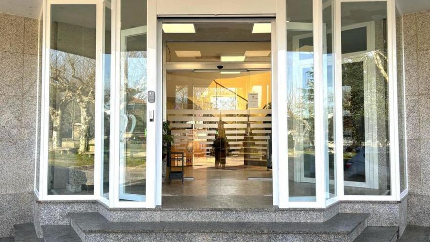 Cuntis mejora la accesibilidad de la casa consistorial y mudará la oficina de Rexistro