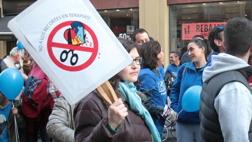 Un año de protestas en defensa de los menores con autismo