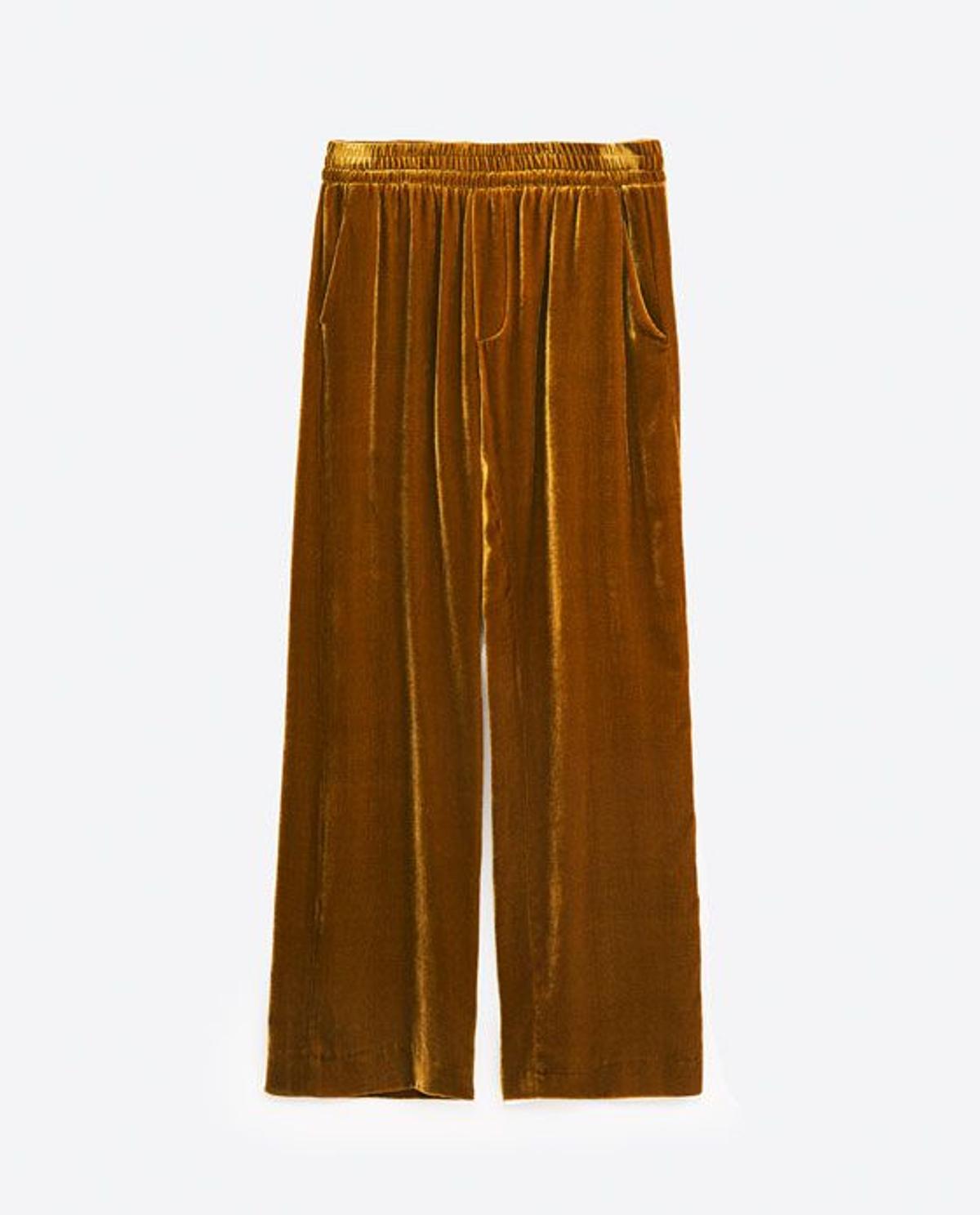 Pantalón de terciopelo de Zara (49,95€)