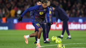 Lamine Yamal of FC Barcelona warms up during the Spanish league, La Liga EA Sports, football match played between FC Barcelona and Atletico de Madrid at Spotify Camp Nou stadium on December 2, 2025 in Barcelona, Spain. AFP7 02/12/2025 ONLY FOR USE IN SPAIN. Irina R. Hipolito / AFP7 / Europa Press;2025;SPORT;ZSPORT;SPAIN;SOCCER;ZSOCCER;FC Barcelona v Atletico de Madrid - La Liga EA Sports;