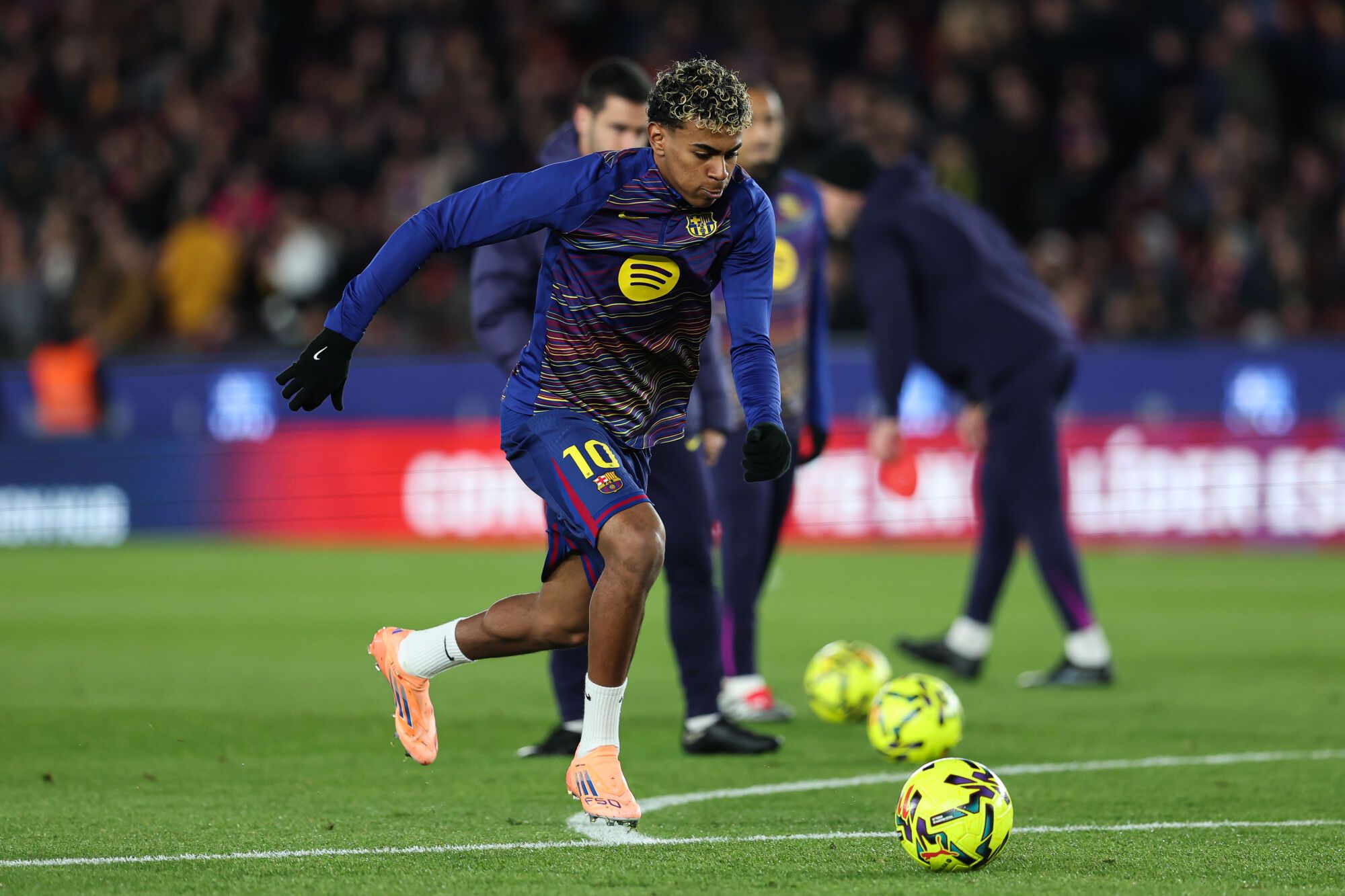 Lamine Yamal of FC Barcelona warms up during the Spanish league, La Liga EA Sports, football match played between FC Barcelona and Atletico de Madrid at Spotify Camp Nou stadium on December 2, 2025 in Barcelona, Spain. AFP7 02/12/2025 ONLY FOR USE IN SPAIN. Irina R. Hipolito / AFP7 / Europa Press;2025;SPORT;ZSPORT;SPAIN;SOCCER;ZSOCCER;FC Barcelona v Atletico de Madrid - La Liga EA Sports;