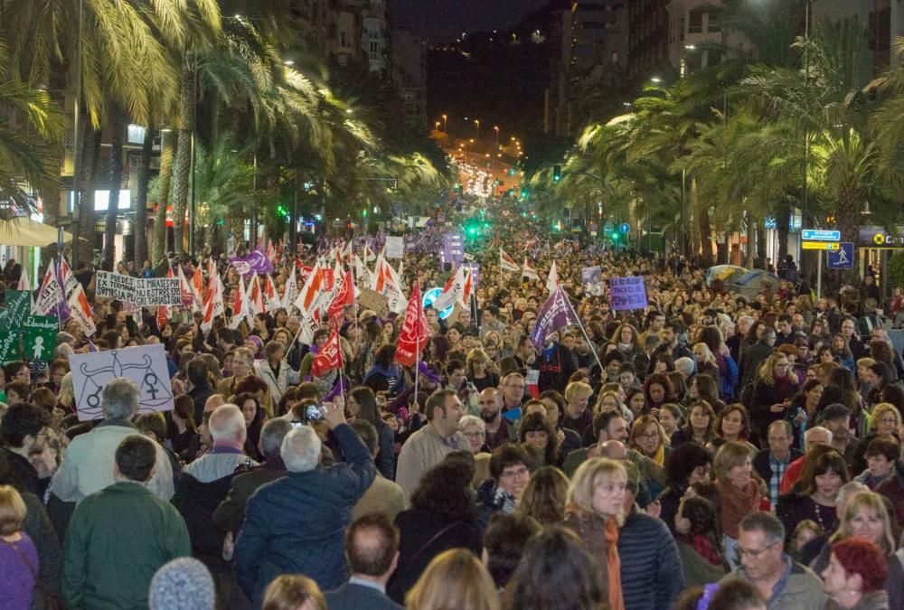 8 de Marzo: Más de 40.000 personas en la manifestación feminista de Alicante contra el machismo y por la igualdad