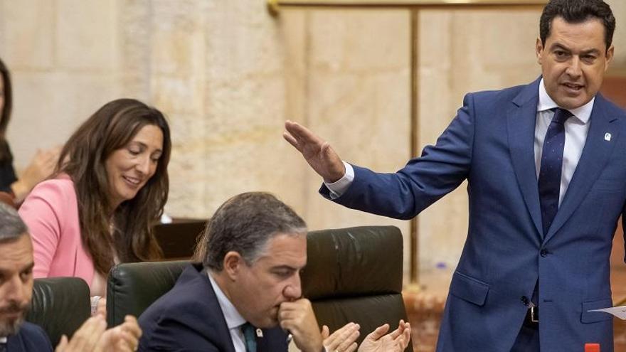 El presidente de la Junta de Andalucía, Juanma Moreno durante la sesión de control al Ejecutivo este jueves en el Parlamento de Andalucía.