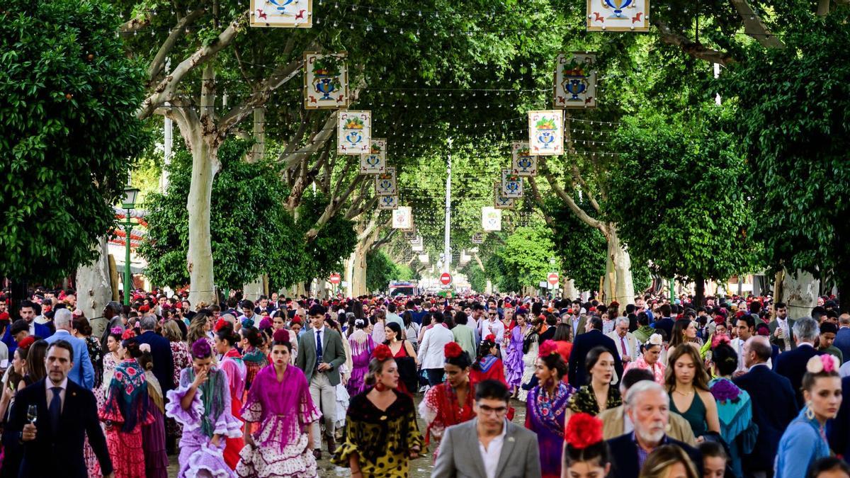 Ambiente este miércoles en el Real de la Feria de Abril de Sevilla.