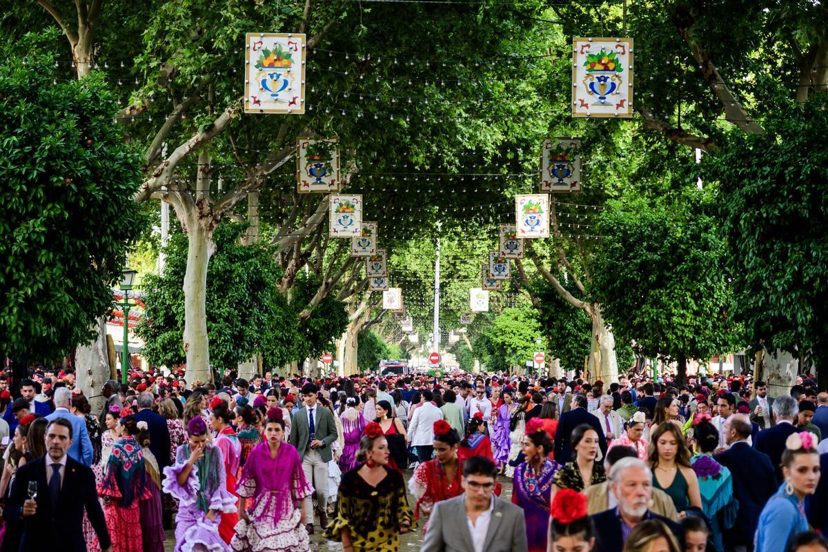 Ambiente del miércoles en el Real de la Feria de Abril de Sevilla.