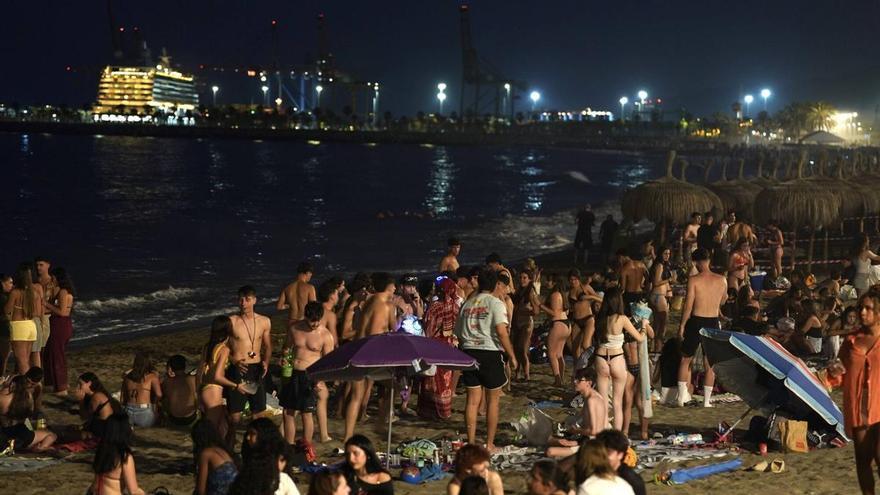 Málaga enciende la Noche de San Juan en las playas de Málaga