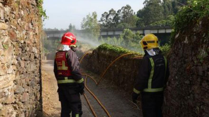Sofocado un pequeño incendio en Betanzos
