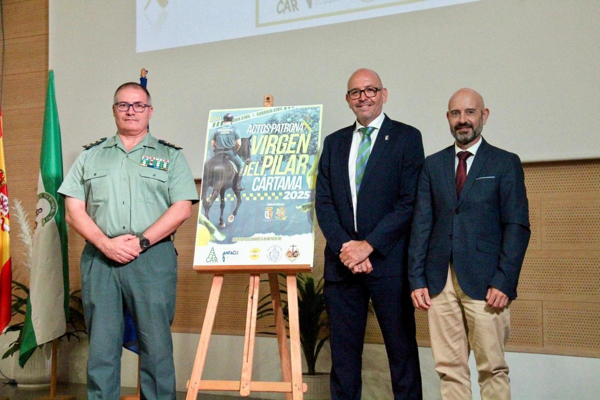 El subdelegado del Gobierno en la provincia de Málaga, Javier Salas, acompañado por el alcalde de Cártama , Jorge Gallardo, y el coronel jefe de la Comandancia de la Guardia Civil de Málaga, Roberto Blanes