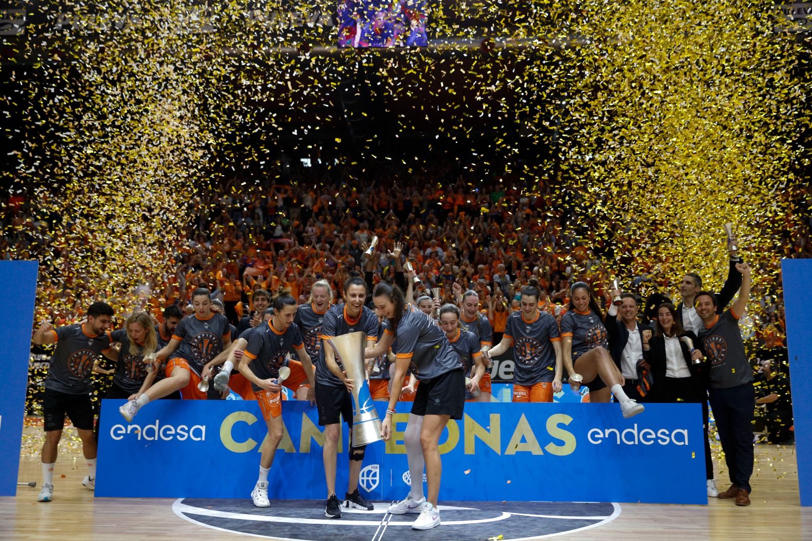 Celebración del título de Liga del Valencia Basket
