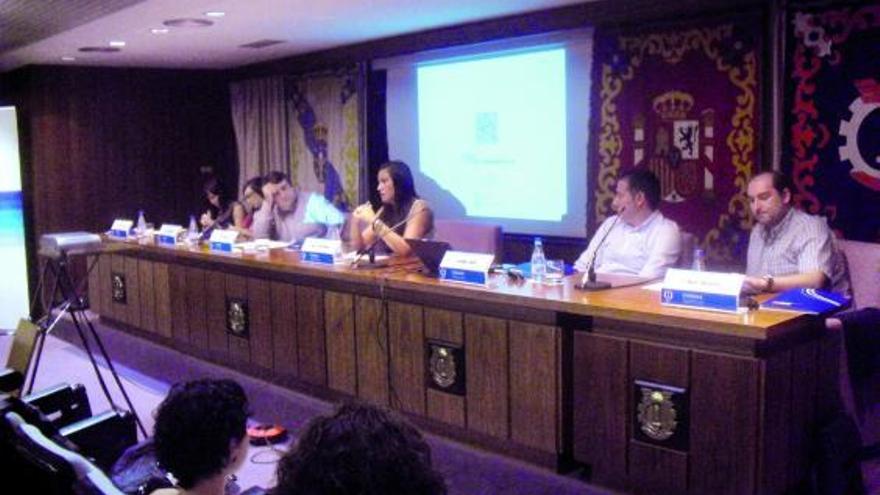 Los emprendedores en la jornada de creación de empresas realizada en la Cámara de Comercio. / la opinión