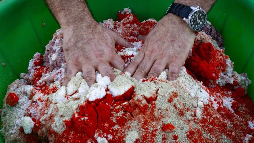 Elaboración de sobrasada en el agroturismo Can Escandell en Sant Joan.