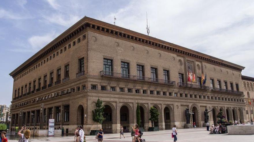 Cerrada la tercera planta del edificio consistorial de la plaza del Pilar por un brote de COVID