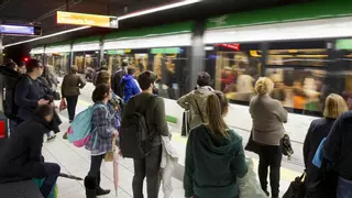 El Gobierno aprueba 36,8 millones para la Junta y 20 ayuntamientos andaluces por reducir el precio del transporte público