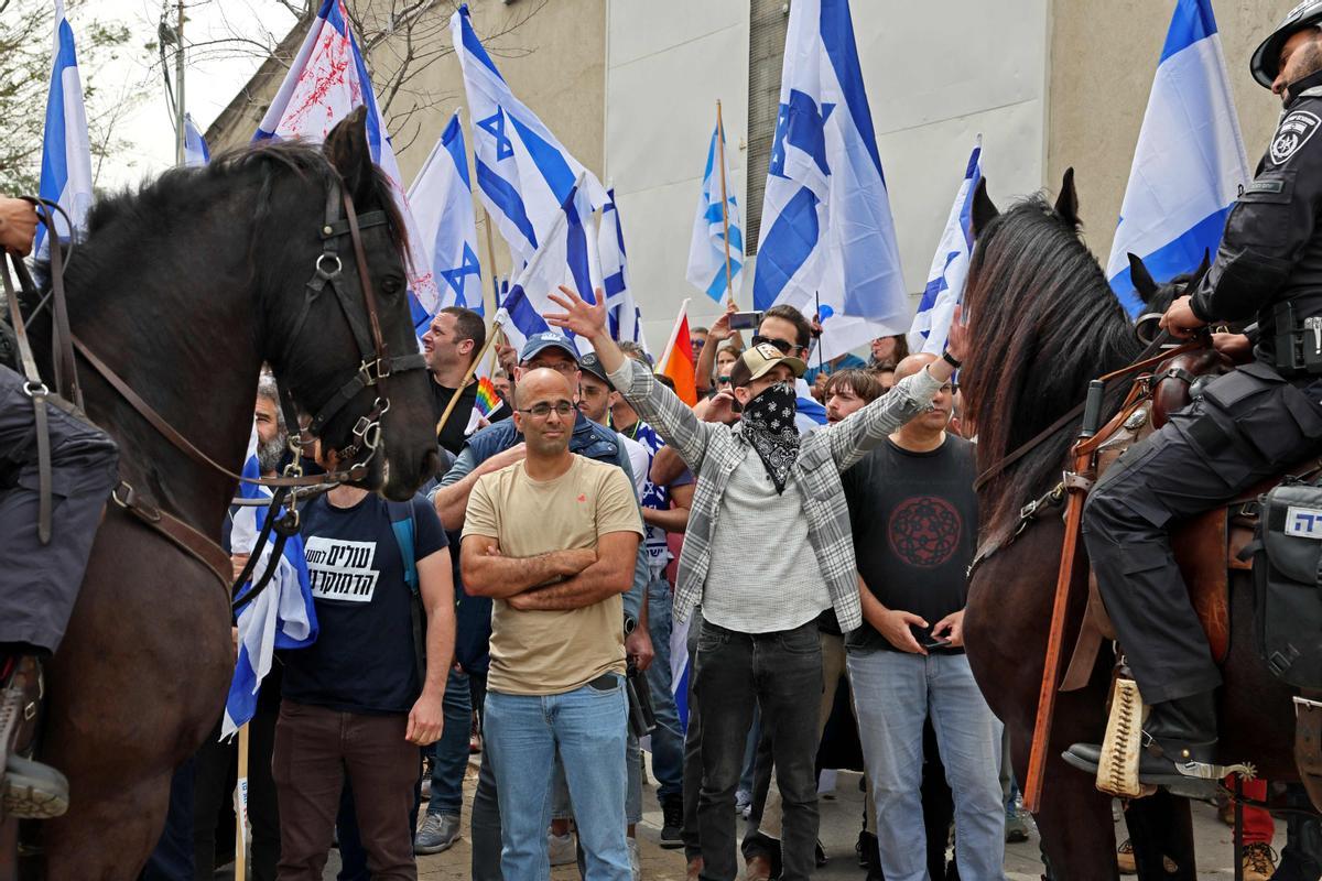 Manifestaciones en Tel Aviv contra las controvertidas reformas legales que promociona el gobierno de extrema derecha del país