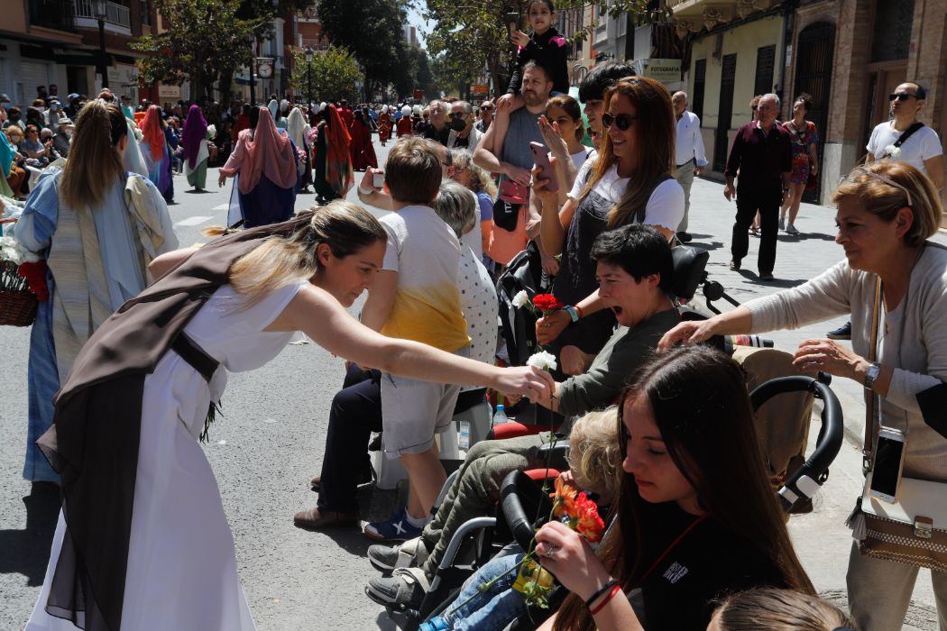 Flores y alegría para despedir la Semana Santa Marinera en el desfile de Resurrección