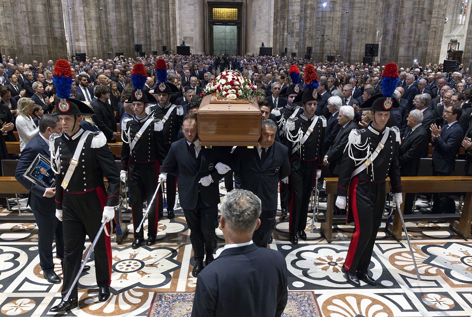 Itàlia homenatja Berlusconi amb un simbòlic funeral d'Estat que congrega a milers de persones