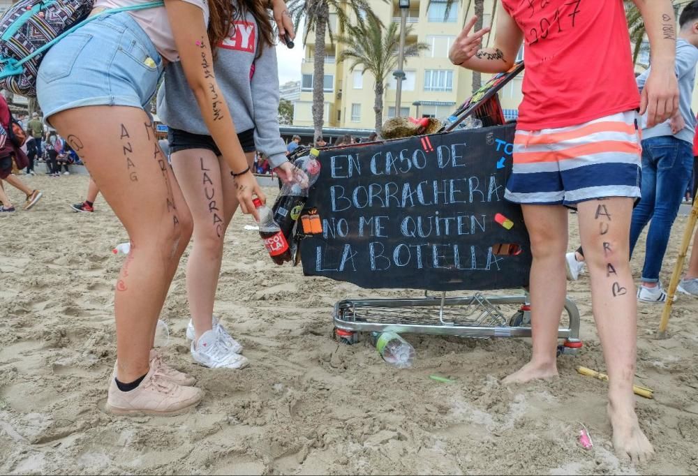 ABRIL. Macrobotellón en la playa de San Juan tras la Santa Faz